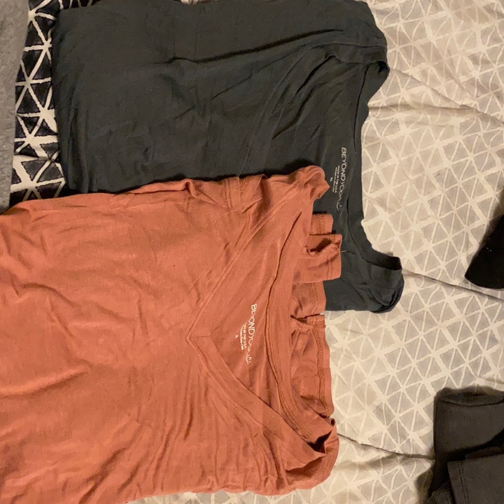 2 pack of t-shirts